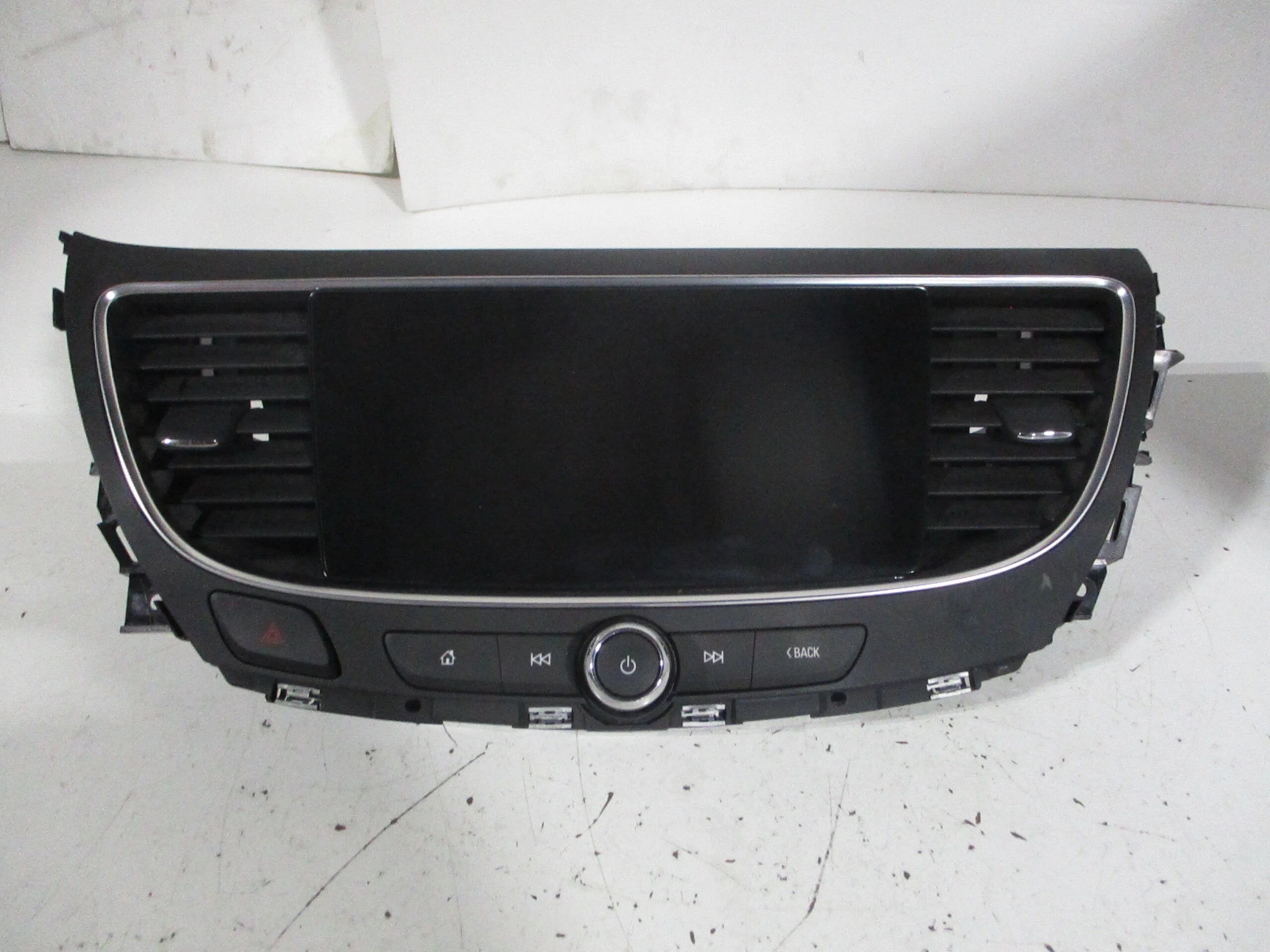 Pre-Owned 17-18 Buick LaCrosse Integral Display Radio Control OEM LKQ - Verify Specific Vehicle Fitment In Description - (Good)