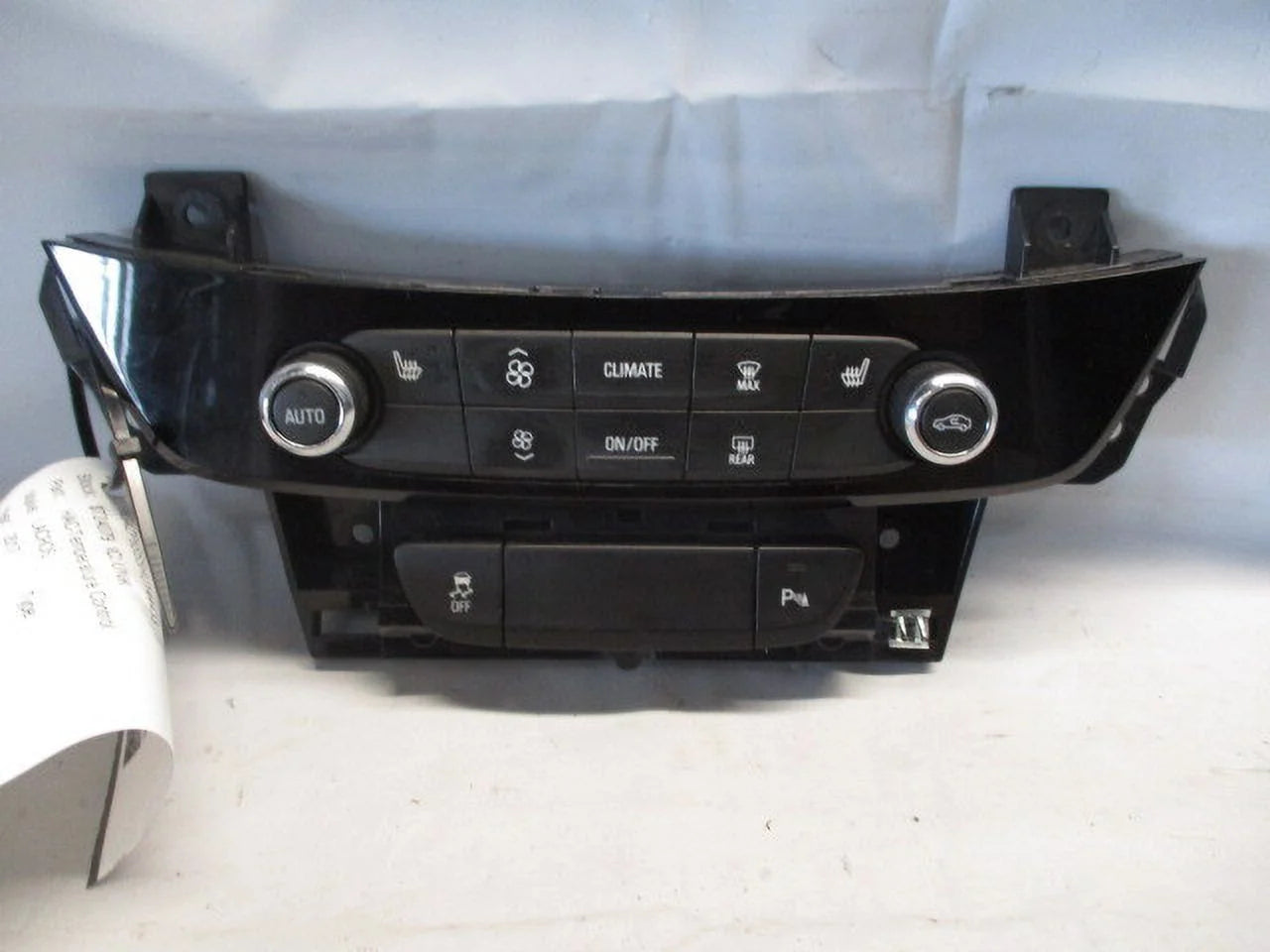 Pre-Owned 2017 Buick LaCrosse AC Heater Temperature Control Unit OEM (Good)