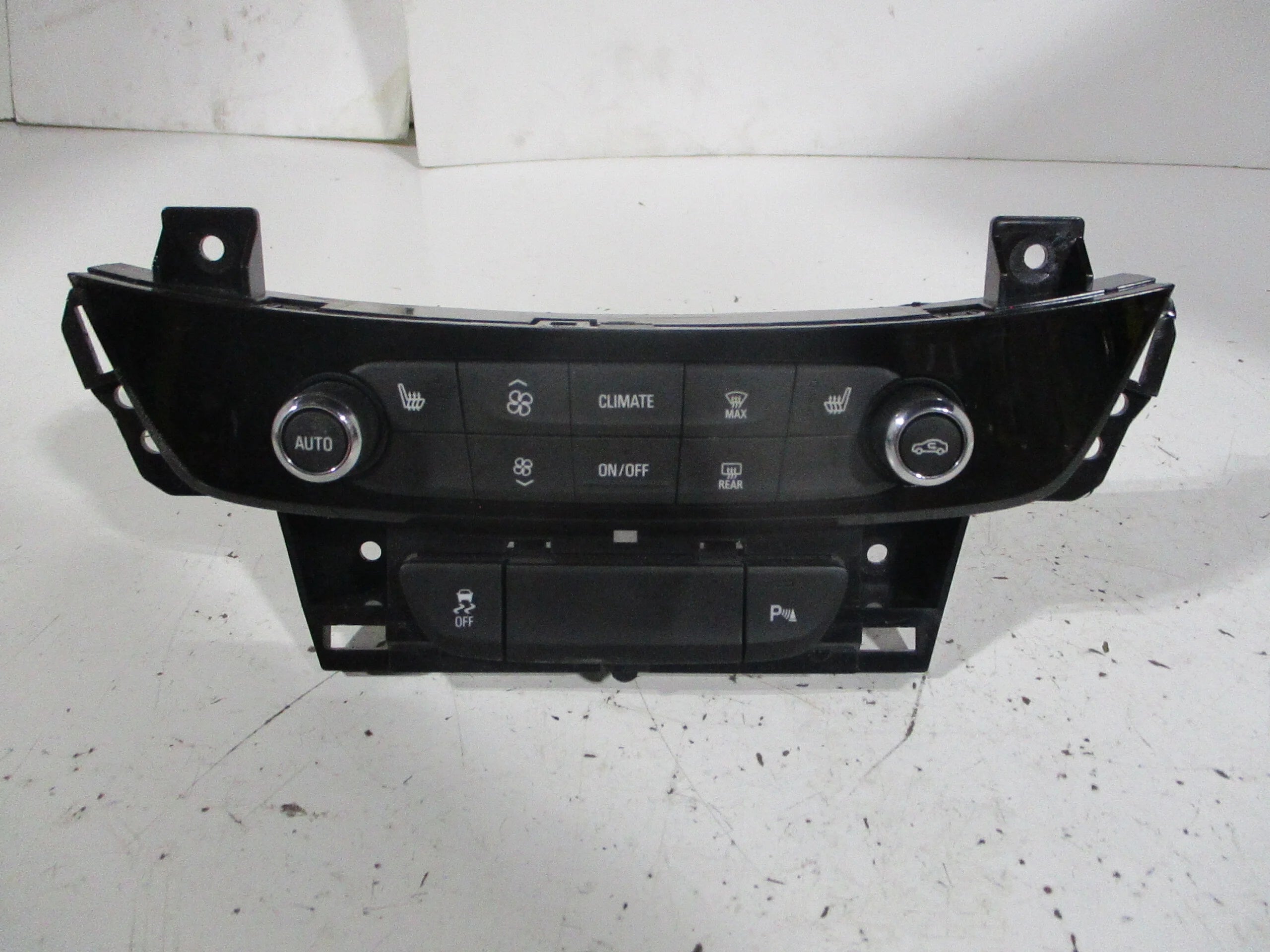 Pre-Owned 17 Buick LaCrosse AC Heater Temperature Control OEM LKQ - Verify Specific Vehicle Fitment In Description - (Good)