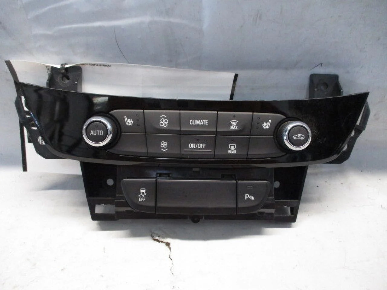 Pre-Owned 2017 Buick LaCrosse AC Heater Temperature Control Unit OEM (Good)